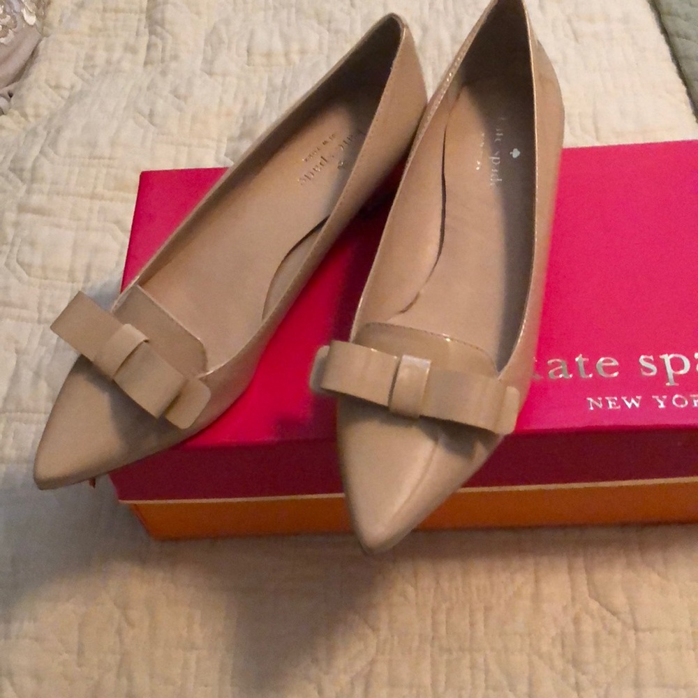 Kate Spade beige patten leather flats